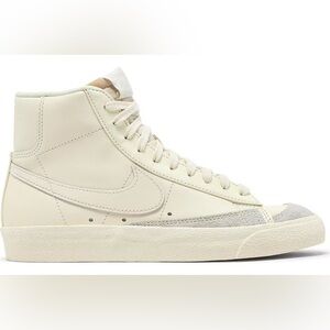 Nike Blazer Mid 77
Coconut Milk (Women's)
